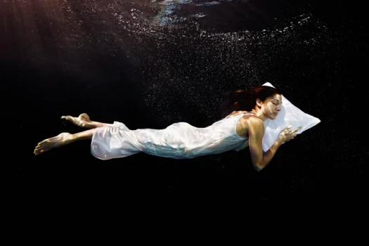 Il neurologo sulla relazione tra sogni e salute mentale: «Sognare aiuta il cervello a risolvere problemi che da svegli non riusciamo ad affrontare»