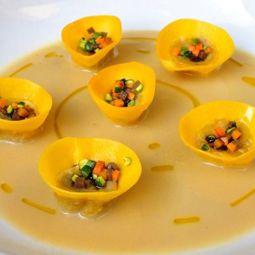 tortelli-di-cinta-senese-brodetto-castagne-e-gallina-950x514