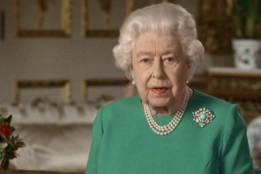 Robe da quarantena: la tinta e il discorso della regina