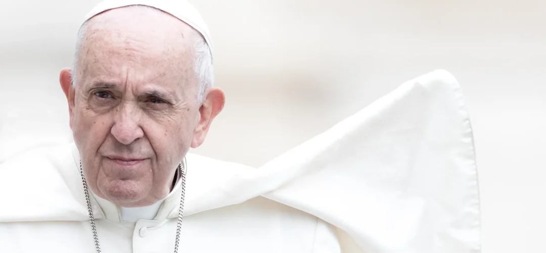 Salute Papa Francesco, c’è il rischio di sepsi. Ecco che cos’è la rara complicazione