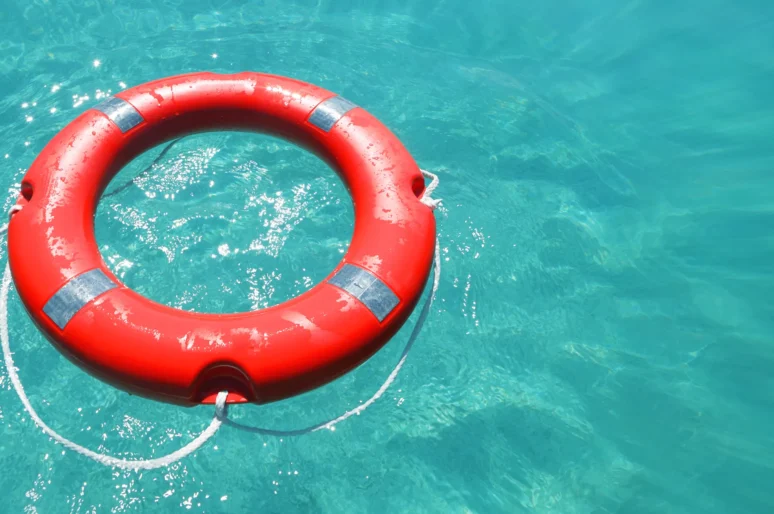 Annegamento, come prevenire il rischio in estate (ma non solo). Ecco tutto quello che c’è da sapere