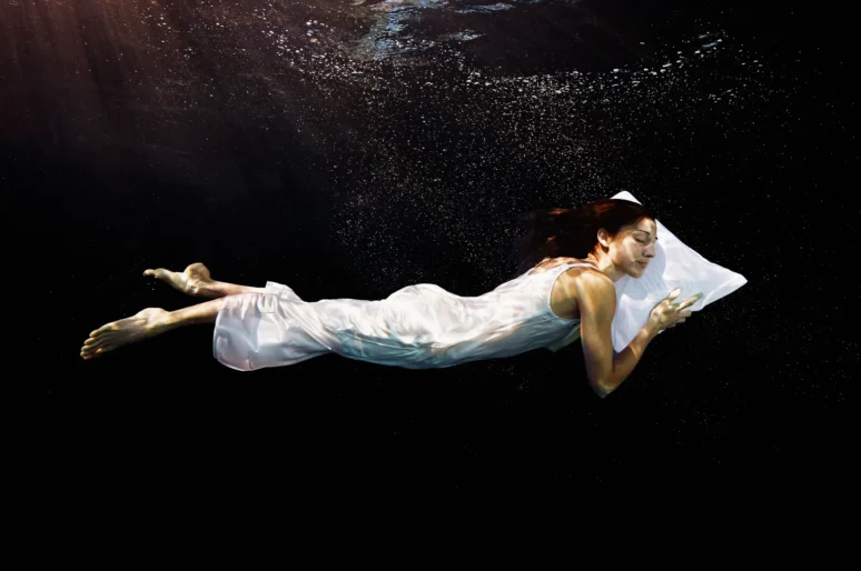 Il neurologo sulla relazione tra sogni e salute mentale: «Sognare aiuta il cervello a risolvere problemi che da svegli non riusciamo ad affrontare»